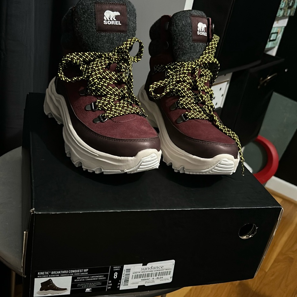 BNIB Sorel Kinetic Breakthrough Conquest WB Boots.